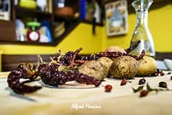 Peperoni cruschi, l'ingrediente fondamentale delle patan cunzuat Peperoni cruschi, l'ingrediente fondamentale delle patan cunzuat